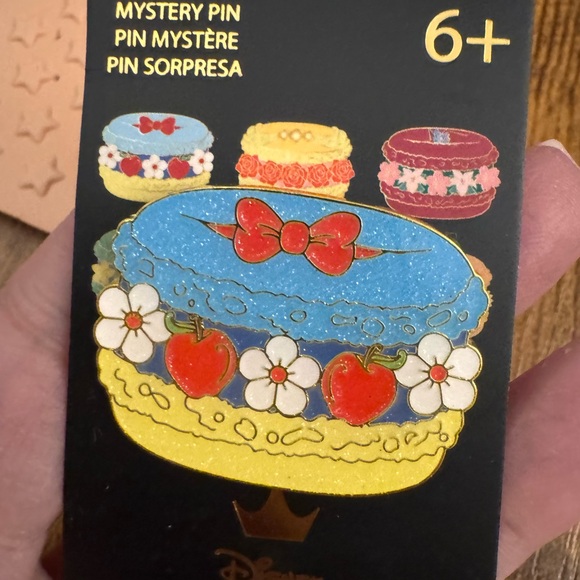 One “LOT” of excellent condition Disney Pins. 25 pins in total. - Picture 6 of 16